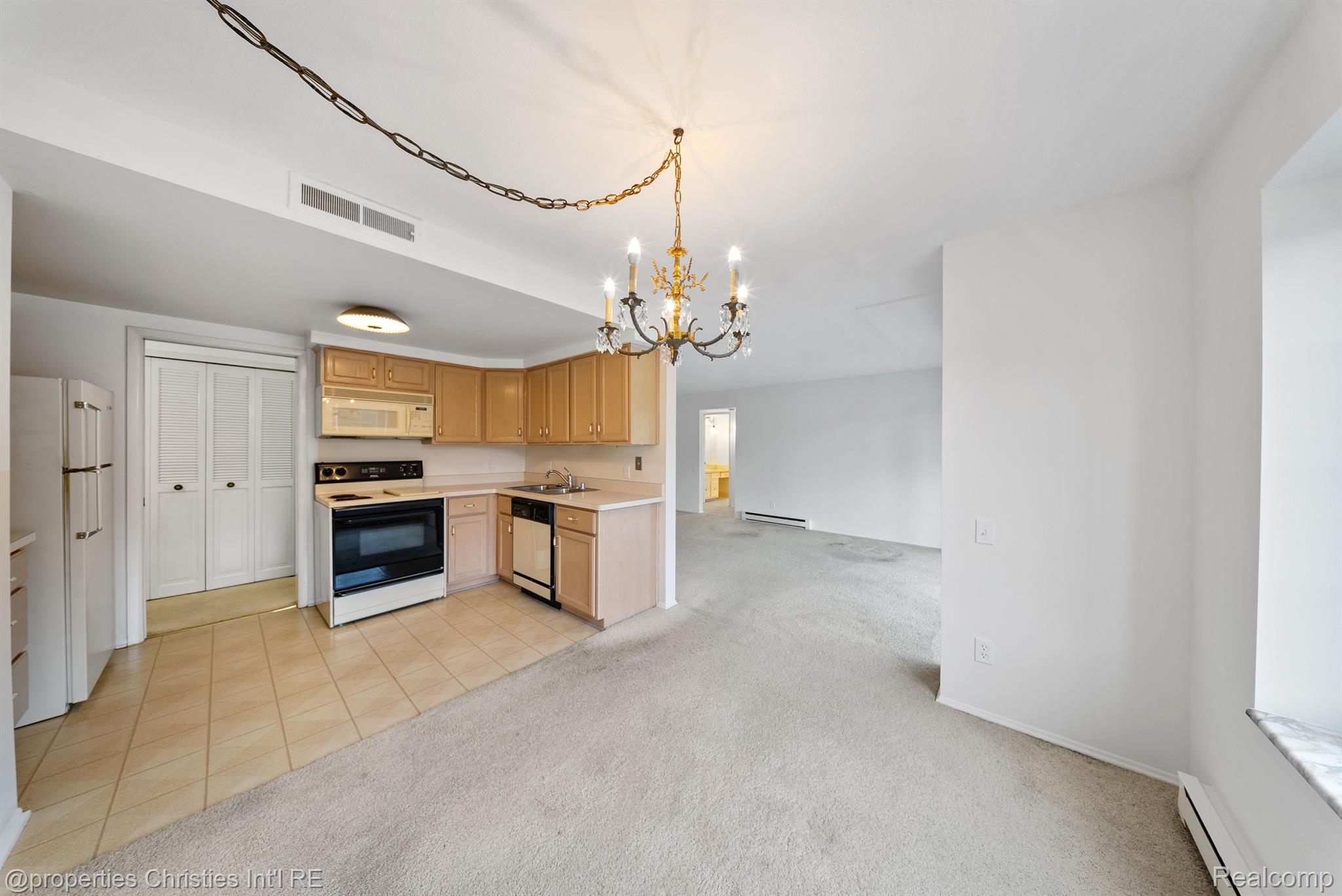 3439 BENJAMIN Avenue 127