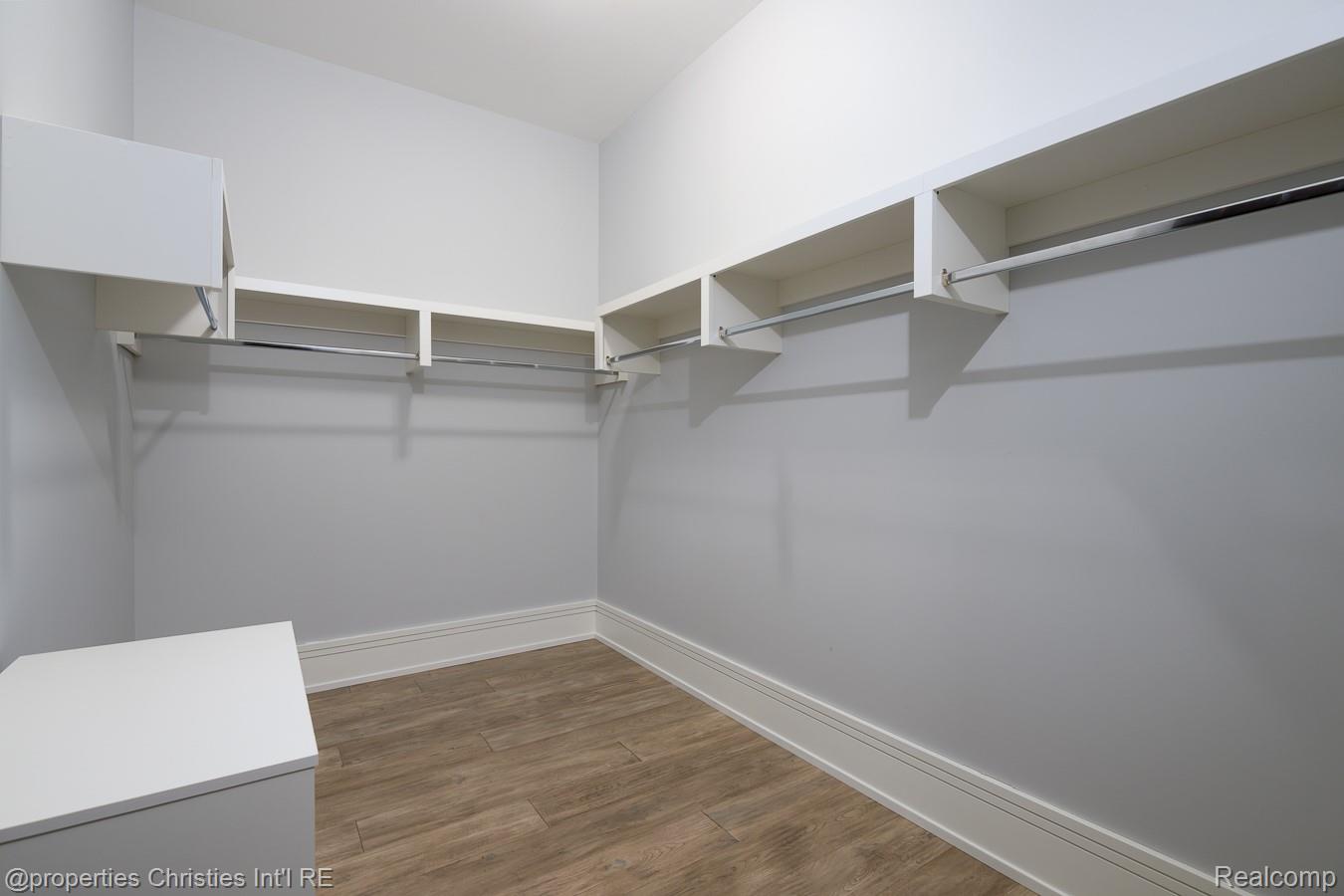 32686 Woodward Avenue E