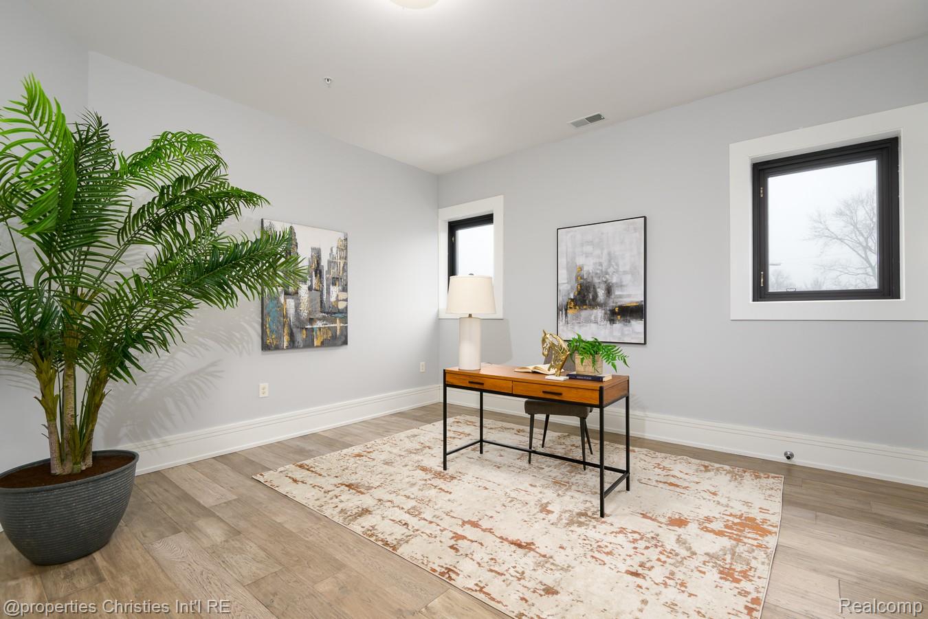 32686 Woodward Avenue E