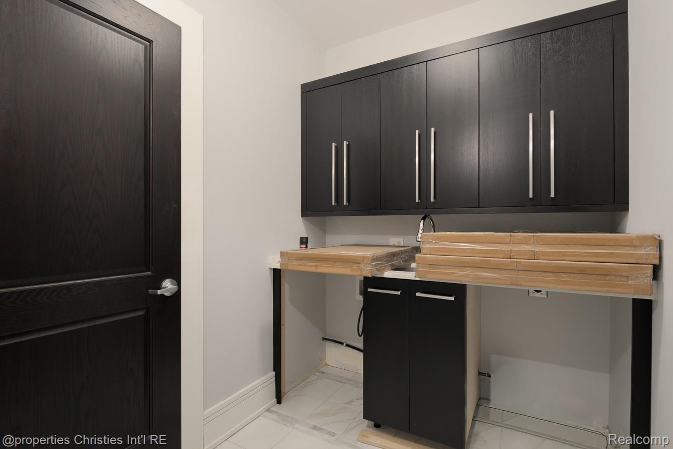 32686 Woodward Avenue E