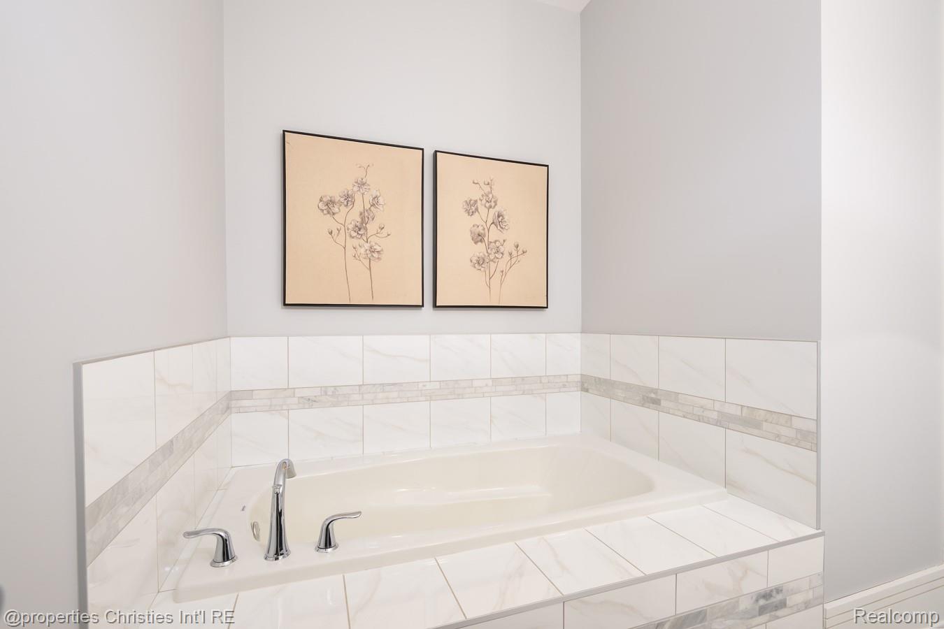 32686 Woodward Avenue E