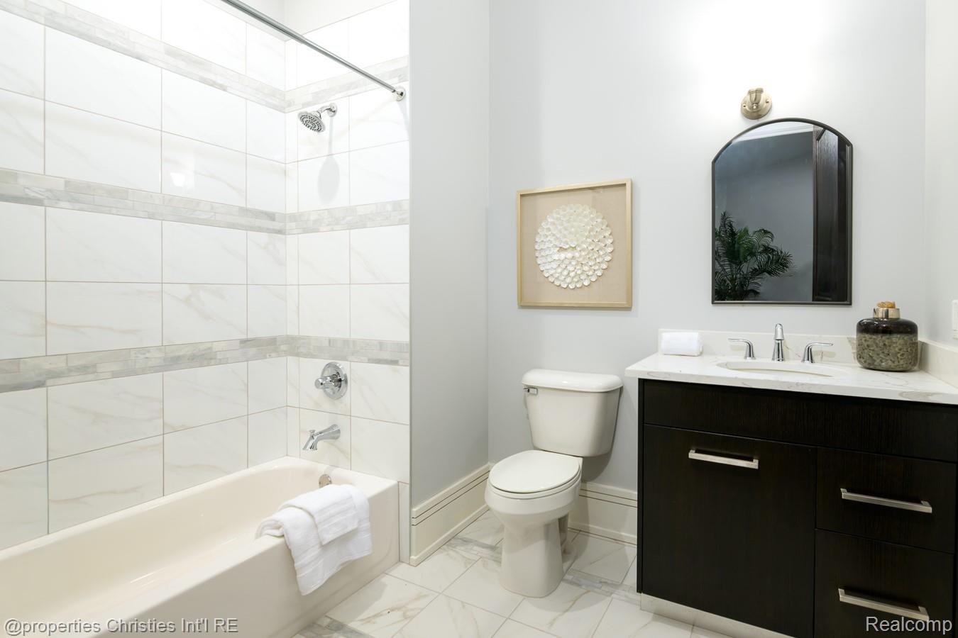 32686 Woodward Avenue E