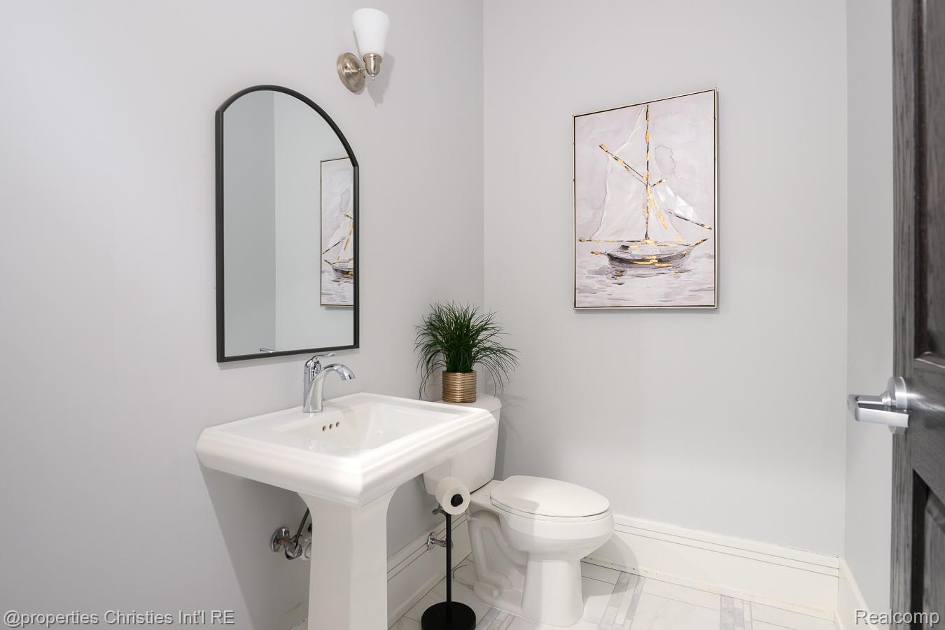 32686 Woodward Avenue E