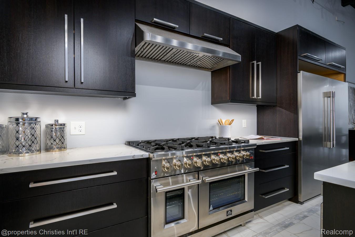 32686 Woodward Avenue E