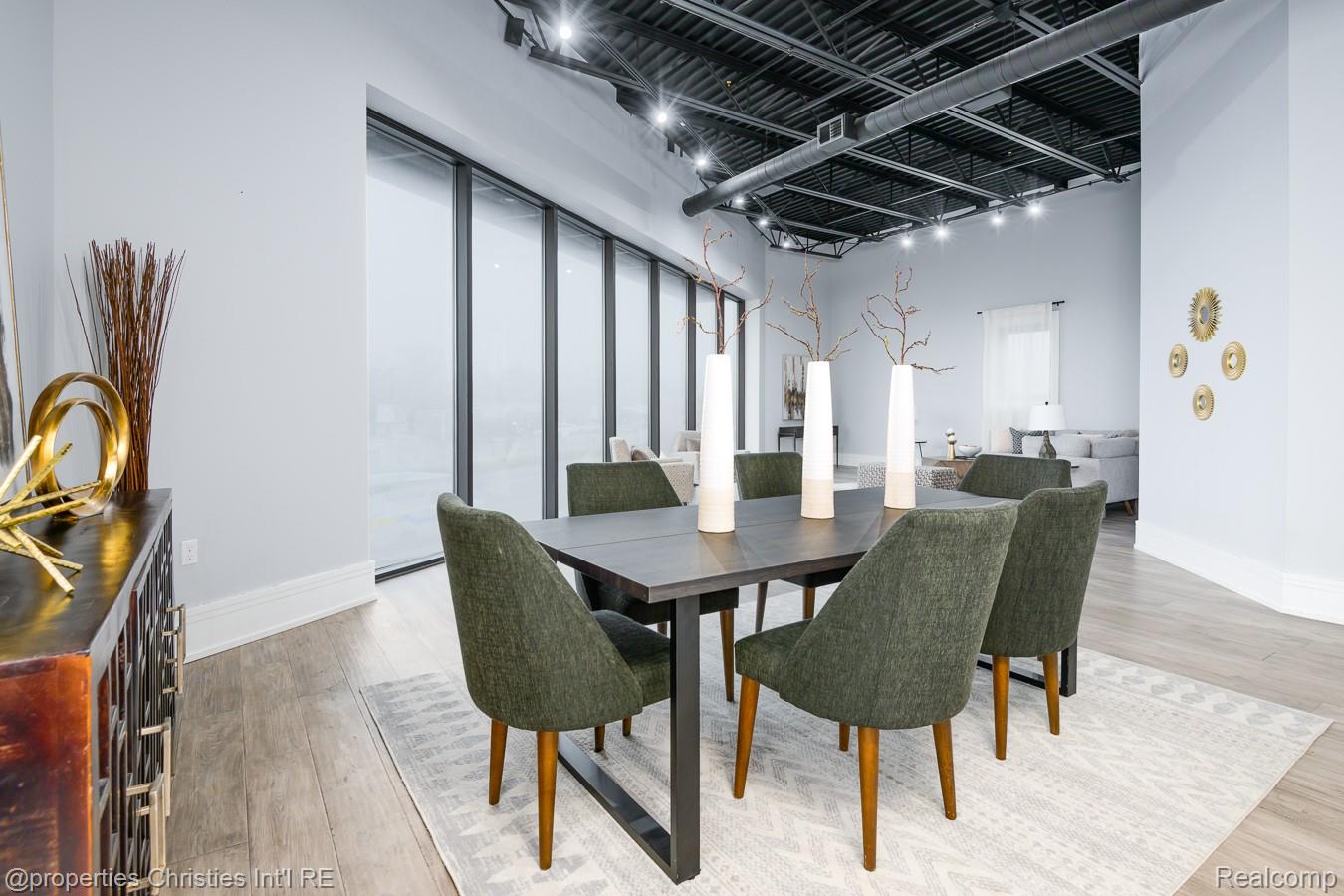 32686 Woodward Avenue E