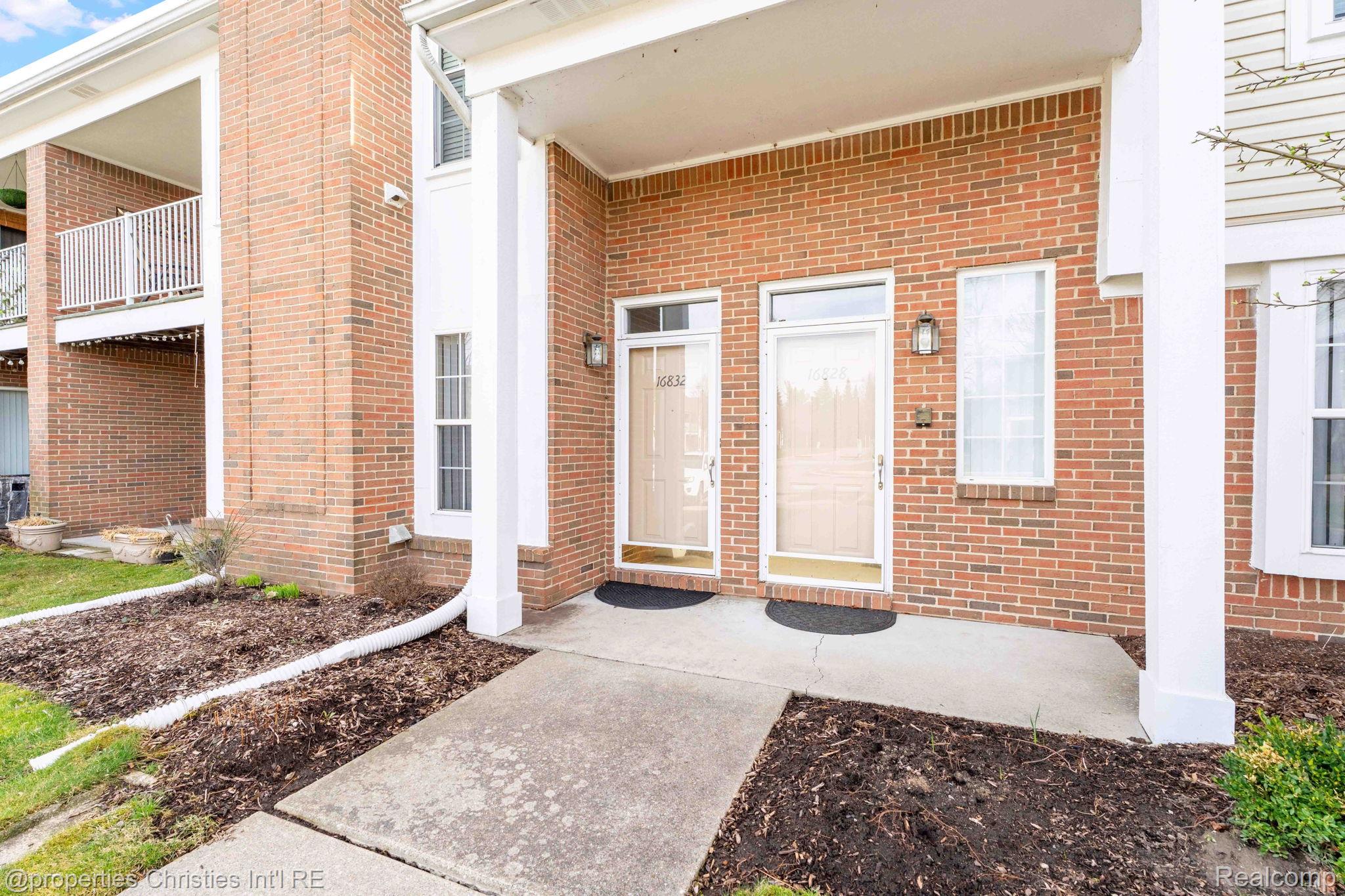 16832 Glenmoor Boulevard