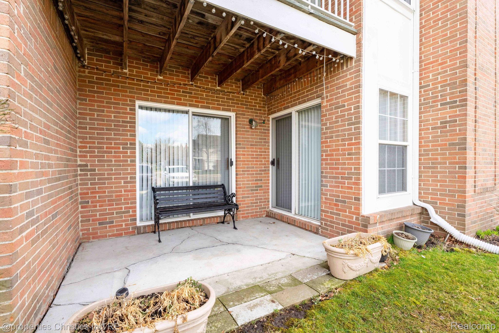 16832 Glenmoor Boulevard