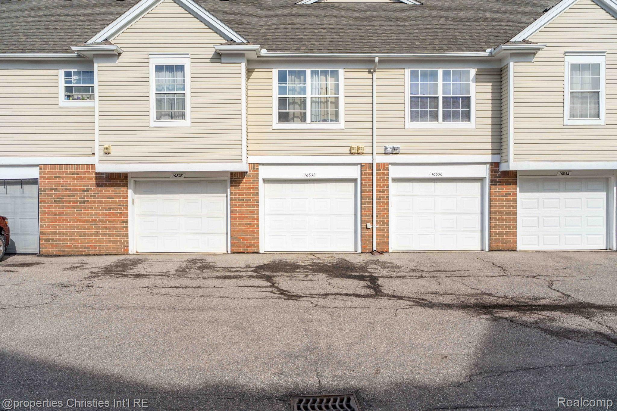 16832 Glenmoor Boulevard