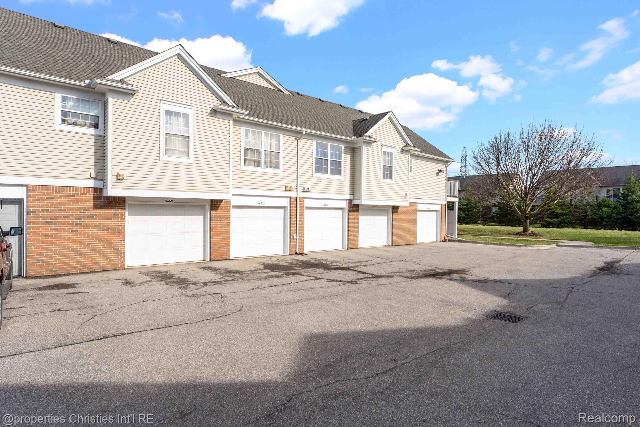 16832 Glenmoor Boulevard