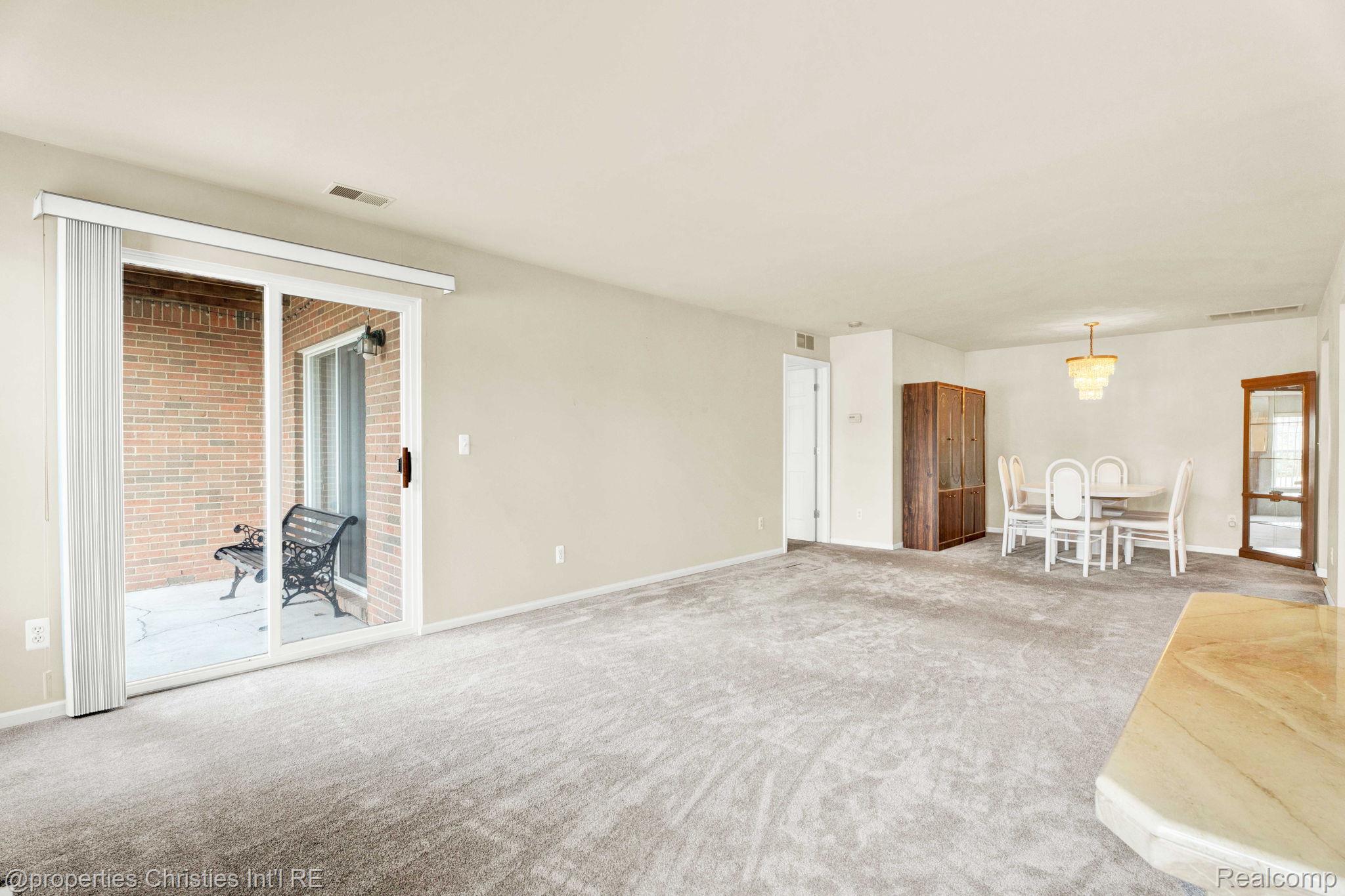 16832 Glenmoor Boulevard