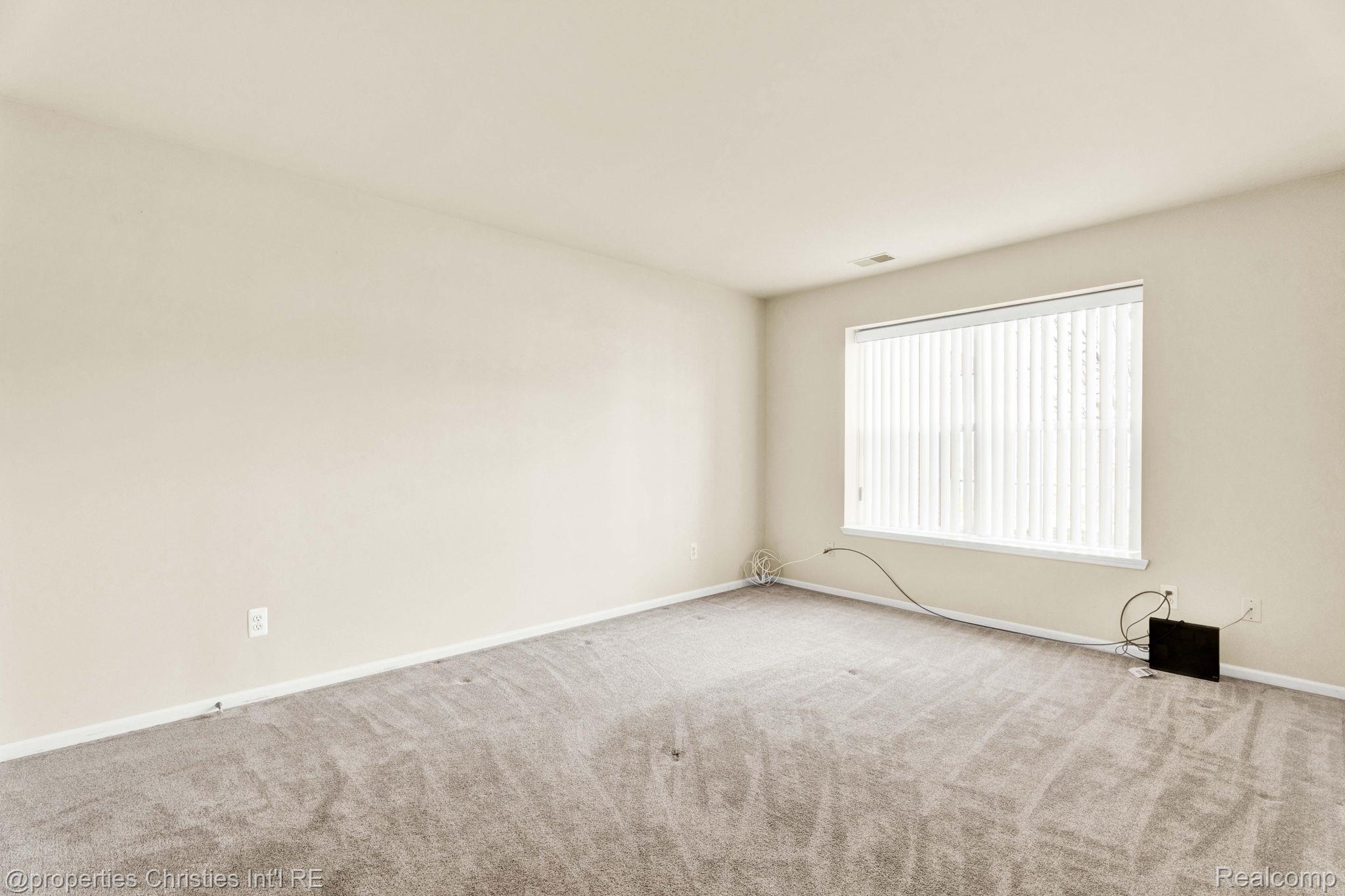 16832 Glenmoor Boulevard