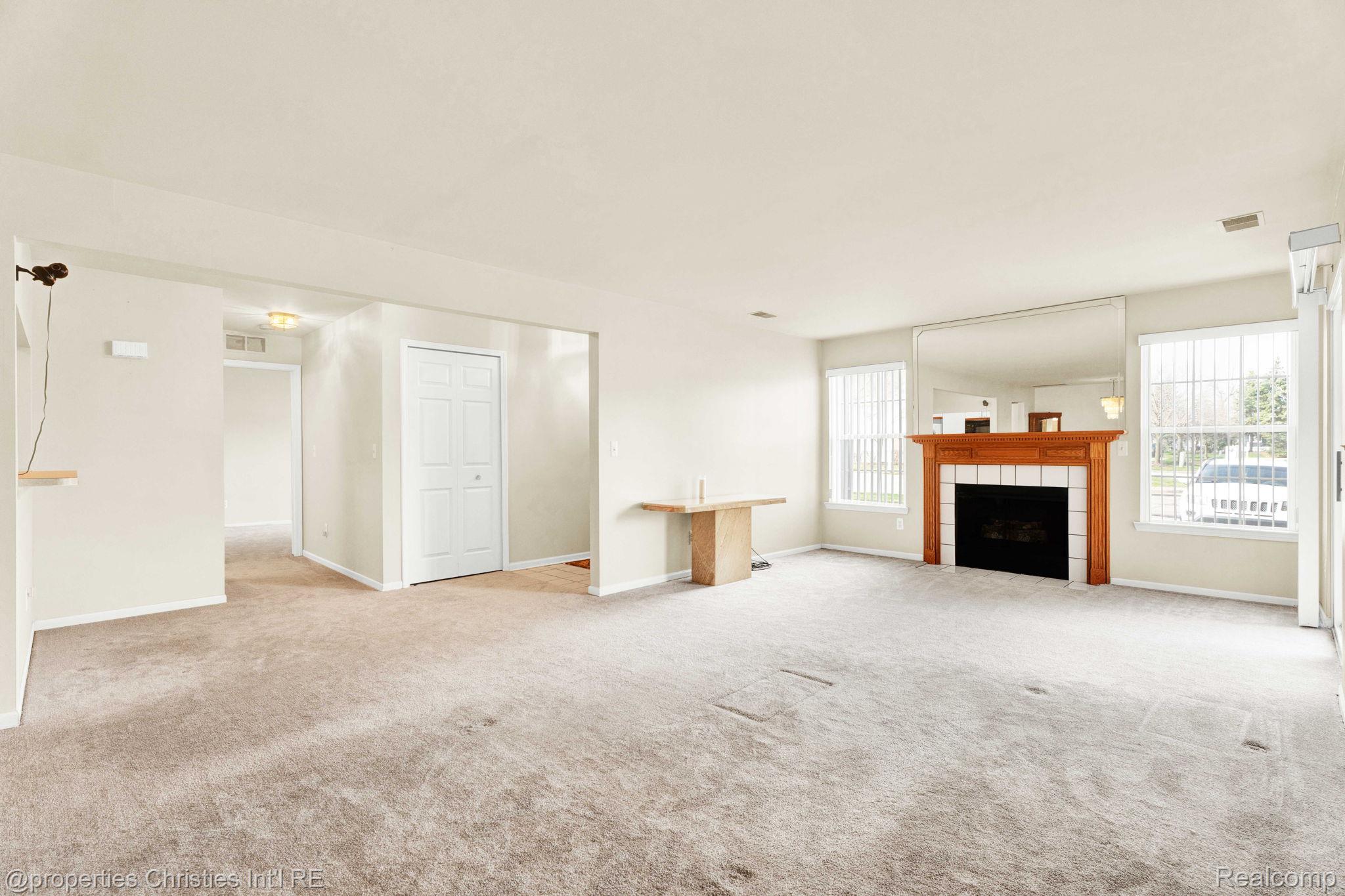 16832 Glenmoor Boulevard