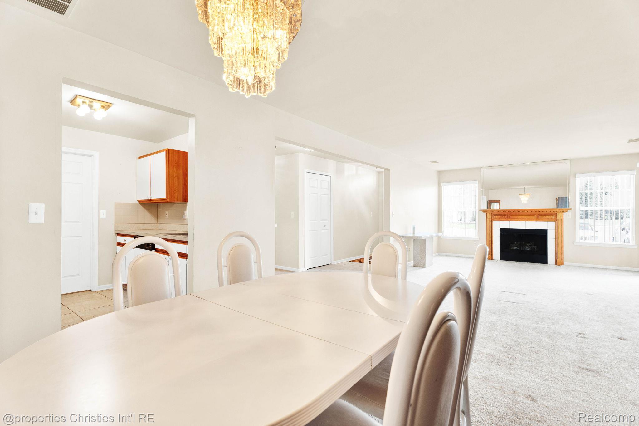 16832 Glenmoor Boulevard