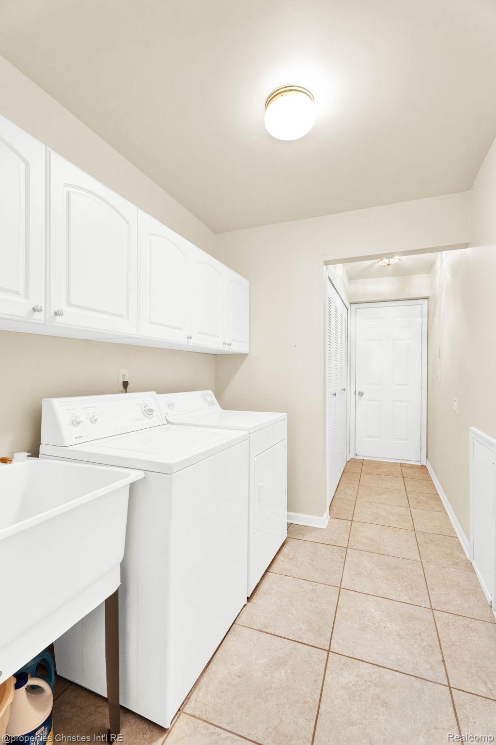 16832 Glenmoor Boulevard