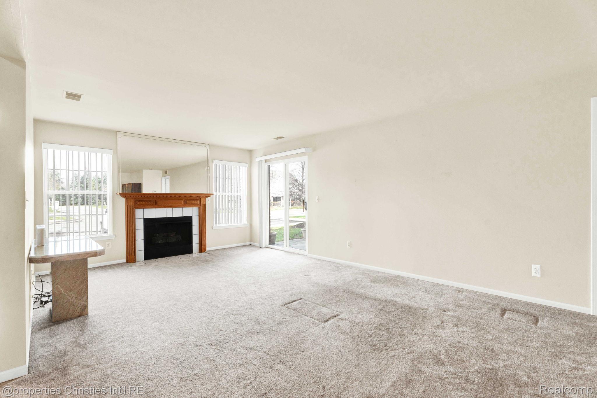 16832 Glenmoor Boulevard