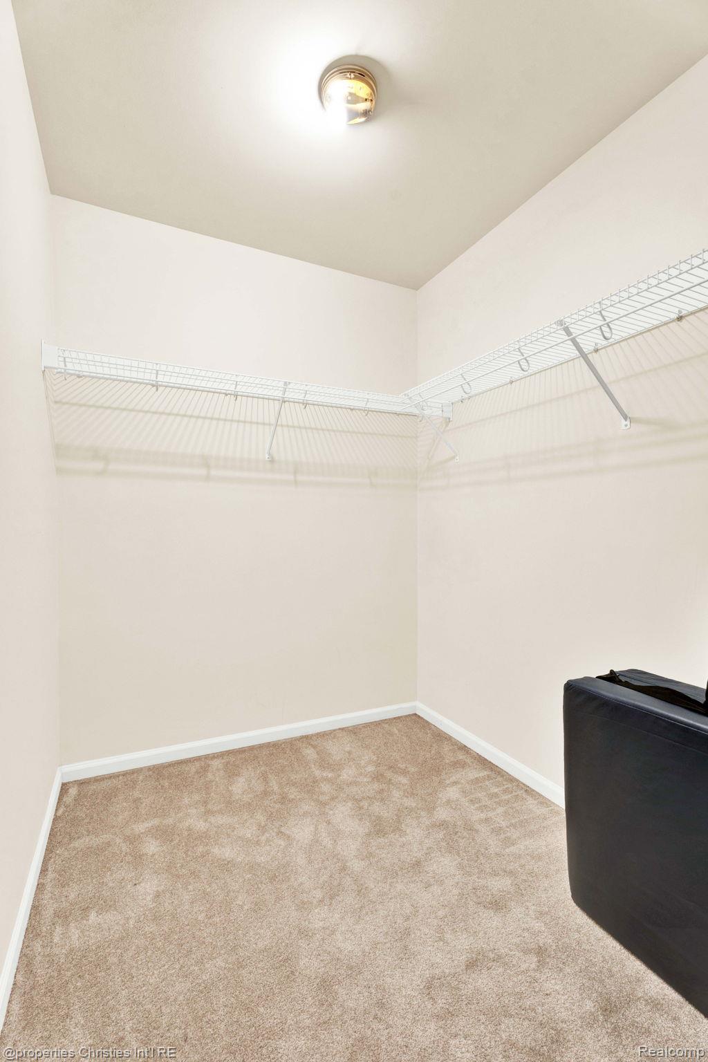 16832 Glenmoor Boulevard