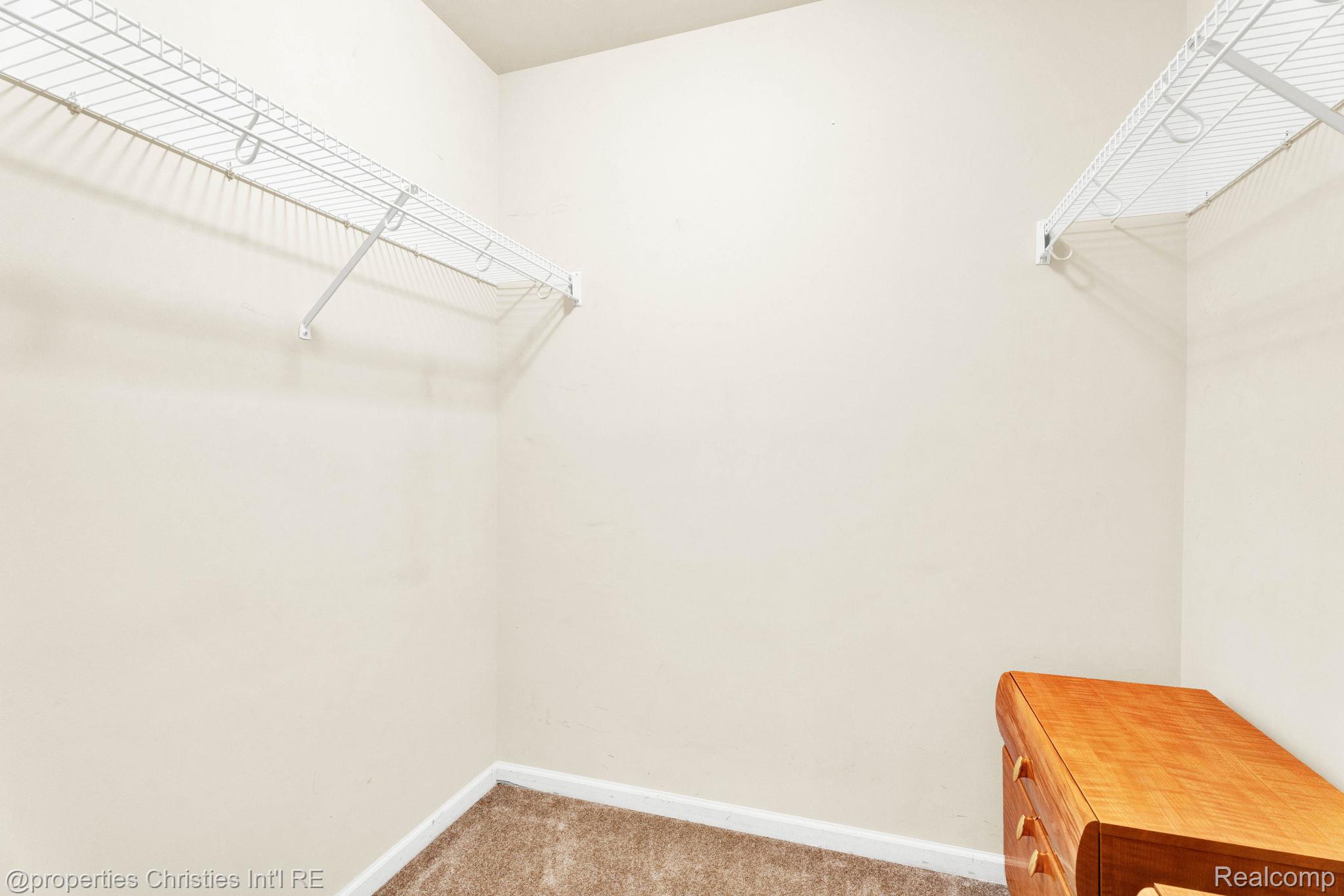 16832 Glenmoor Boulevard