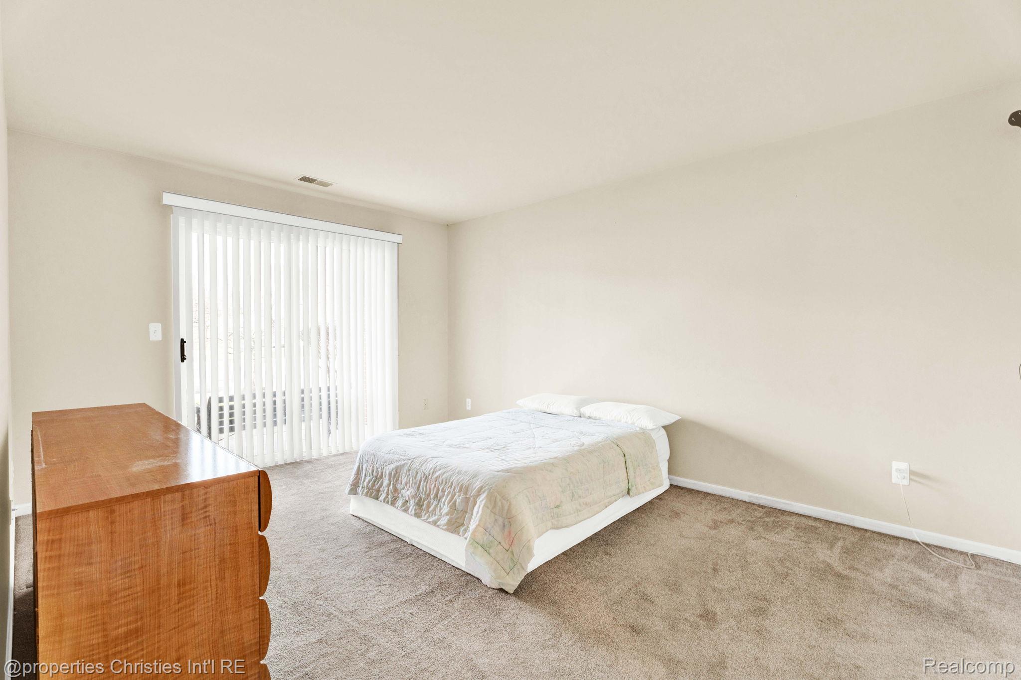 16832 Glenmoor Boulevard