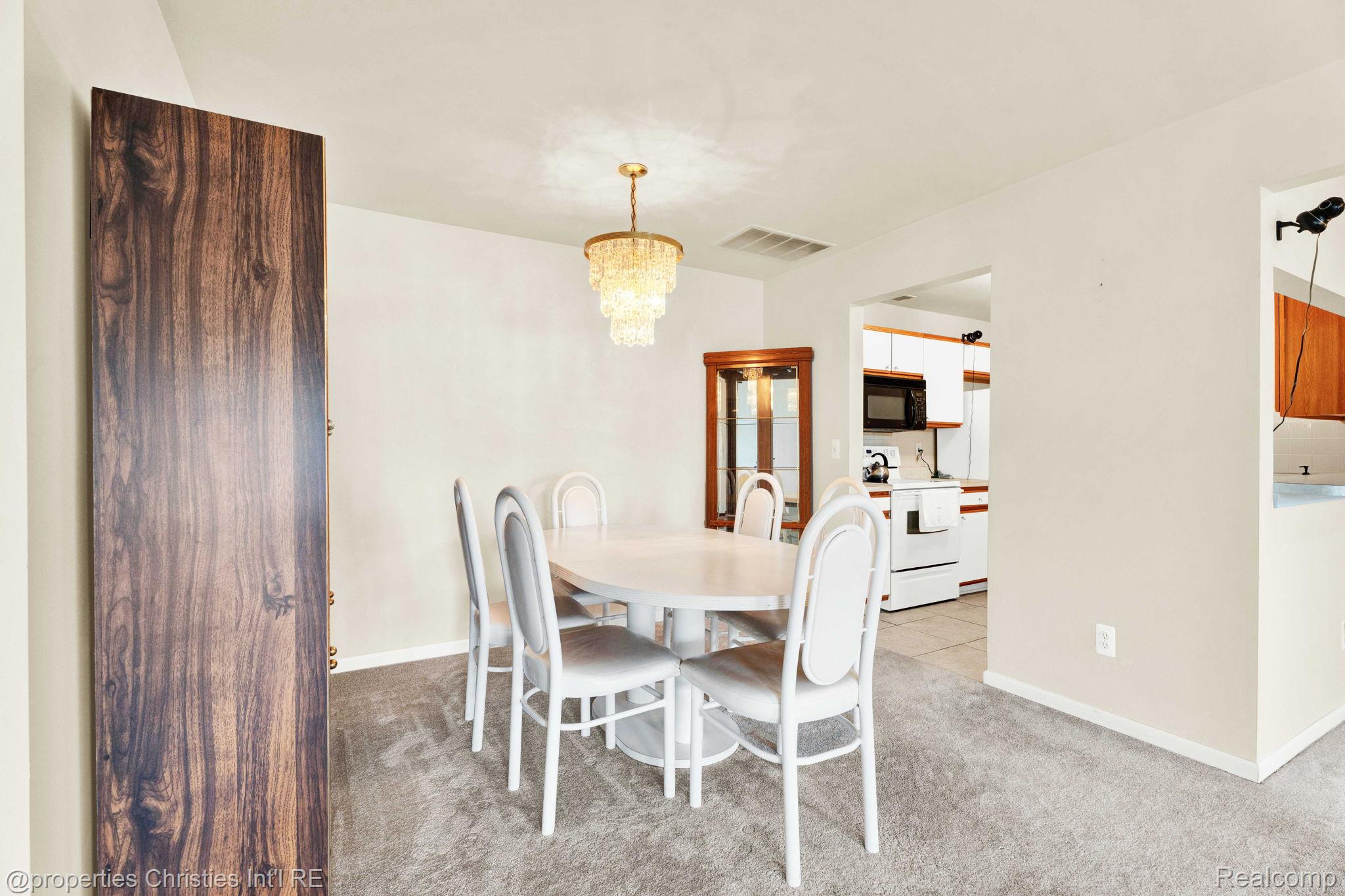 16832 Glenmoor Boulevard