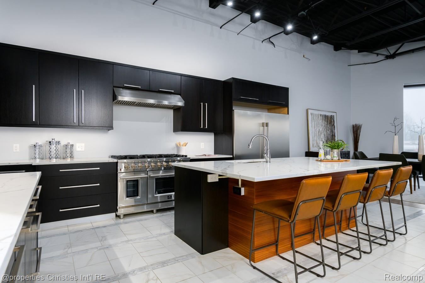 32686 Woodward Avenue E