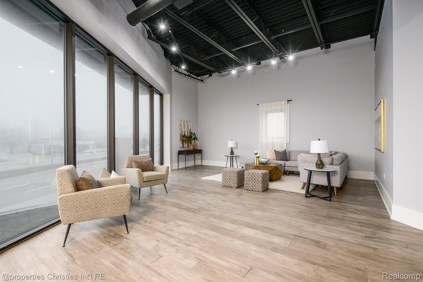 32686 Woodward Avenue E