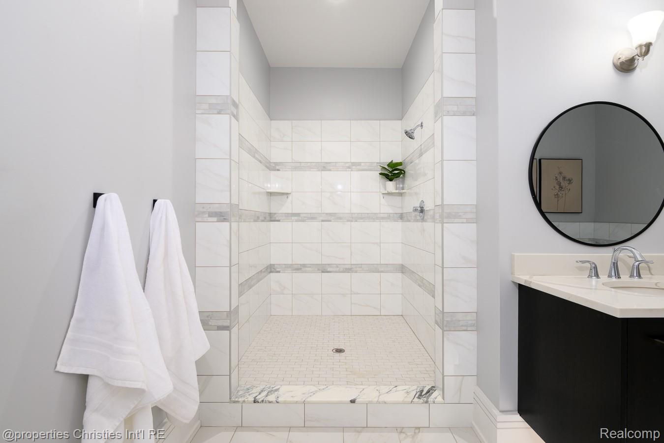 32686 Woodward Avenue E