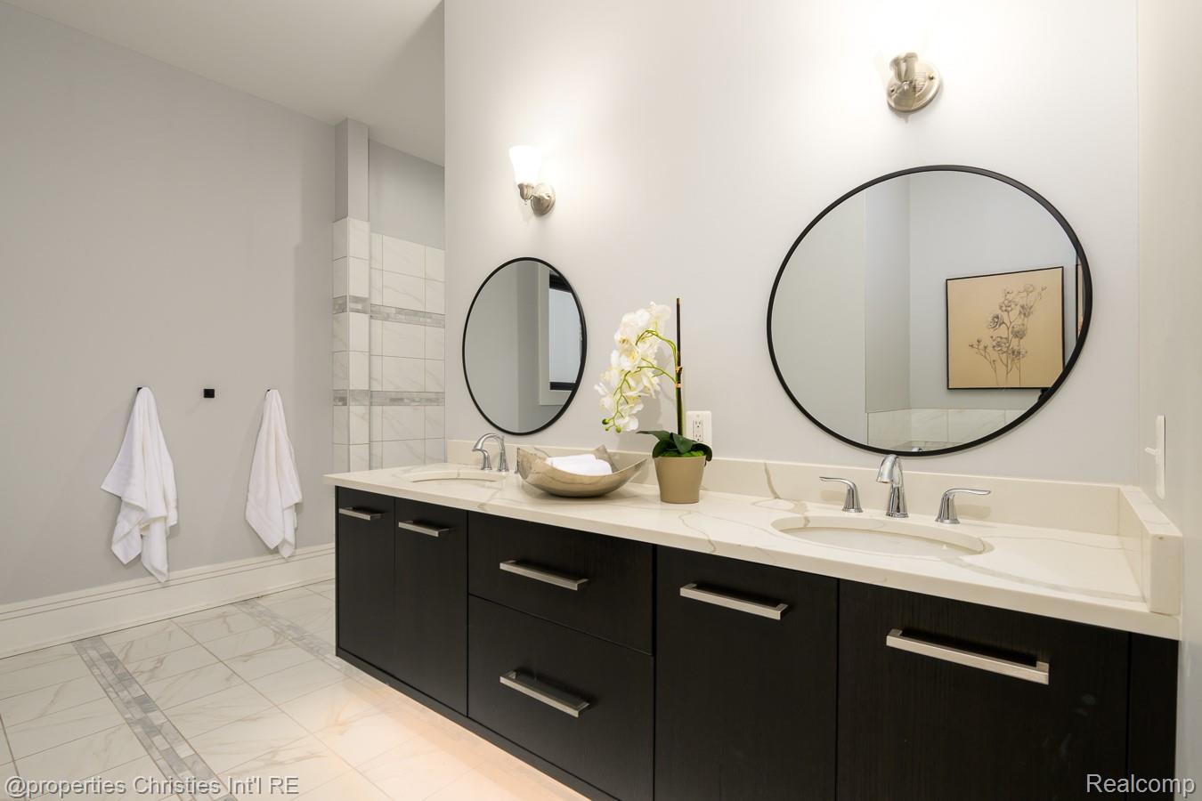 32686 Woodward Avenue E