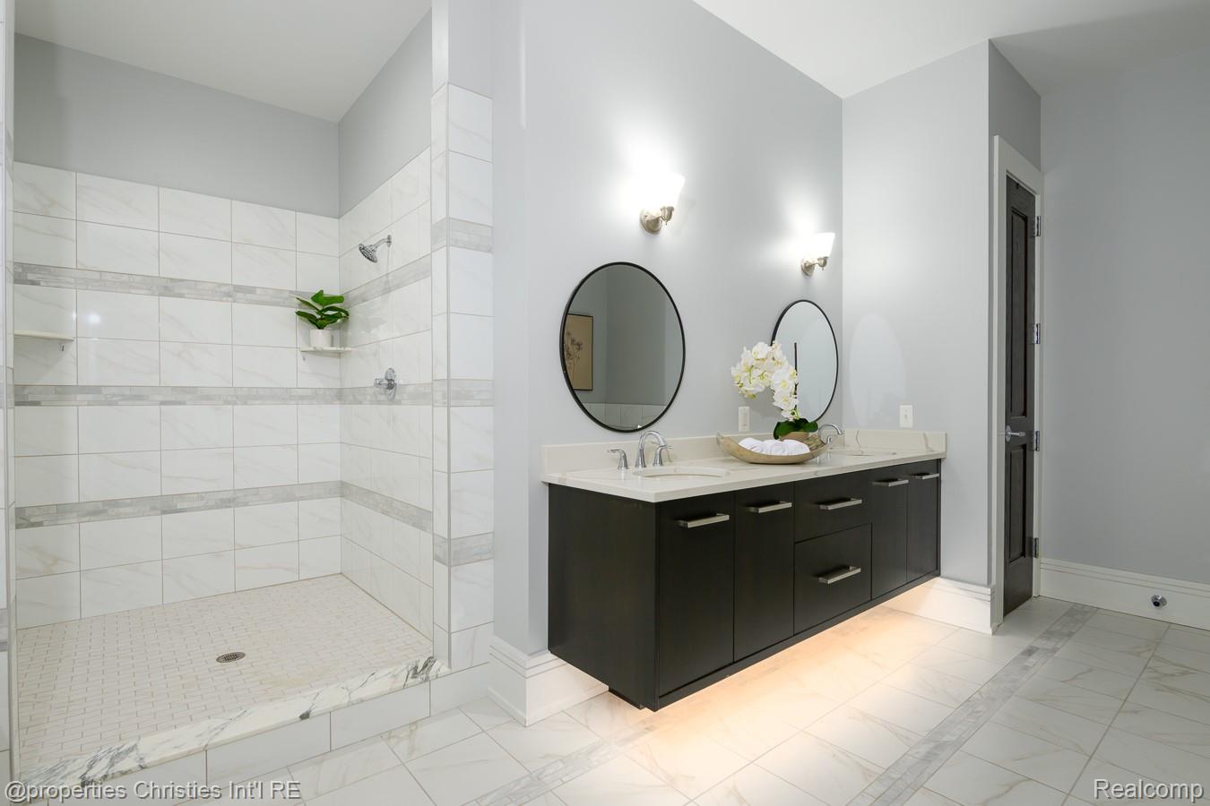 32686 Woodward Avenue E