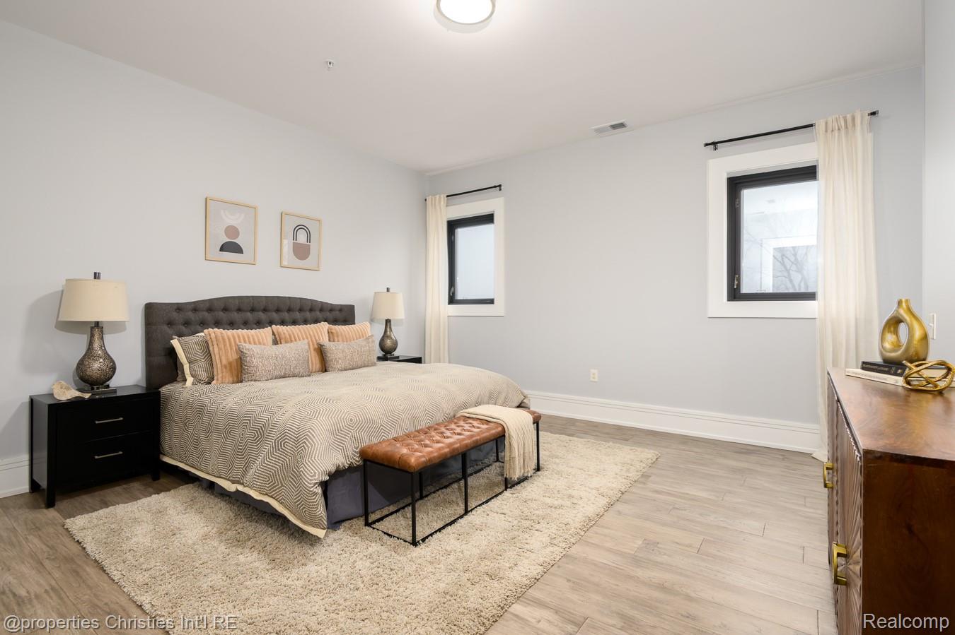 32686 Woodward Avenue E