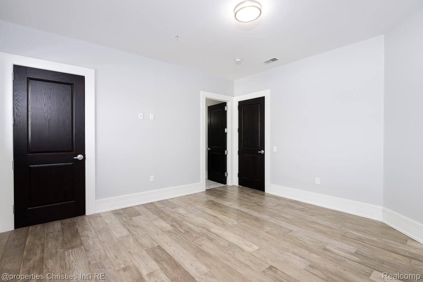 32686 Woodward Avenue E