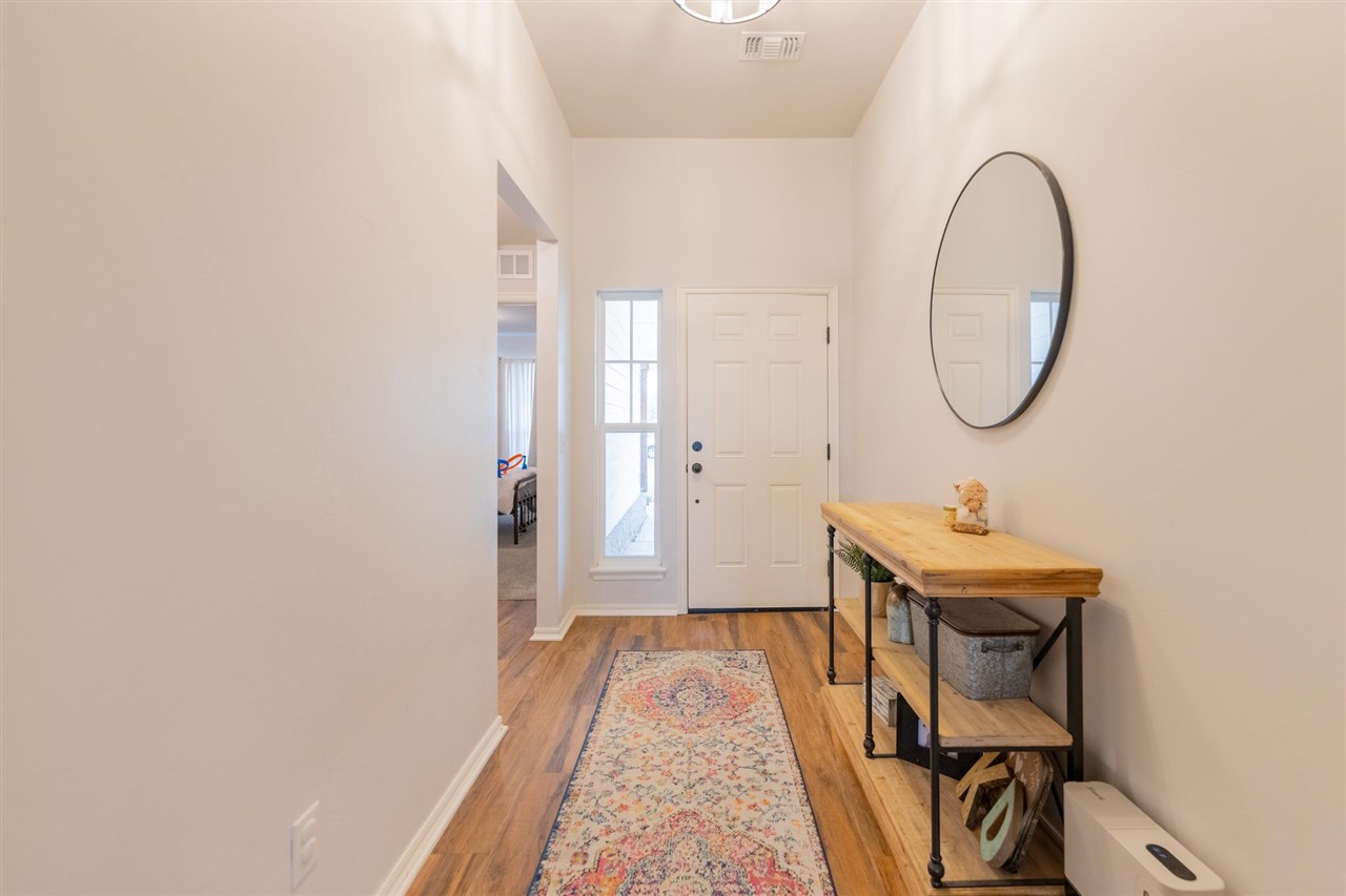 1809 W 25th Court
