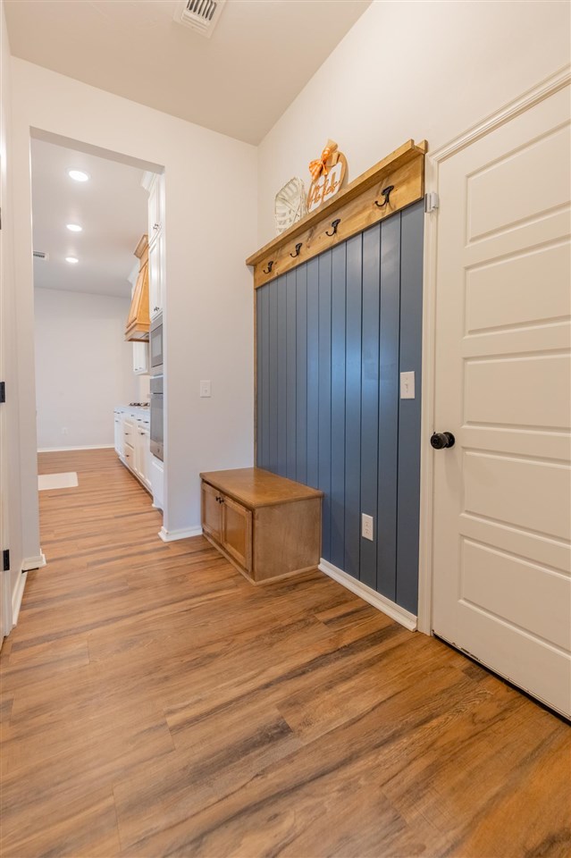 1809 W 25th Court