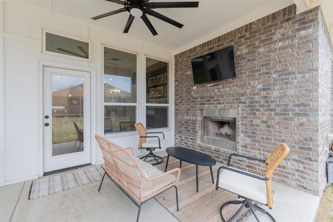 1809 W 25th Court