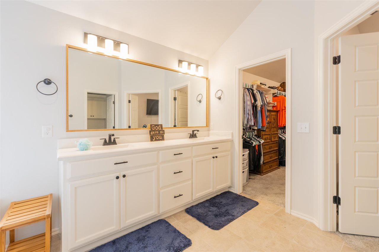 1809 W 25th Court