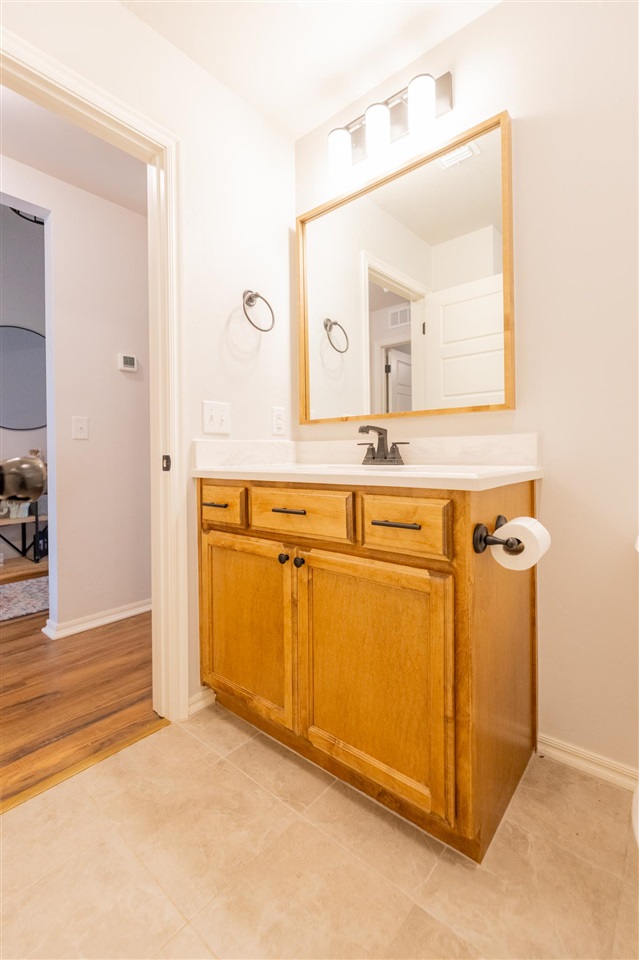 1809 W 25th Court