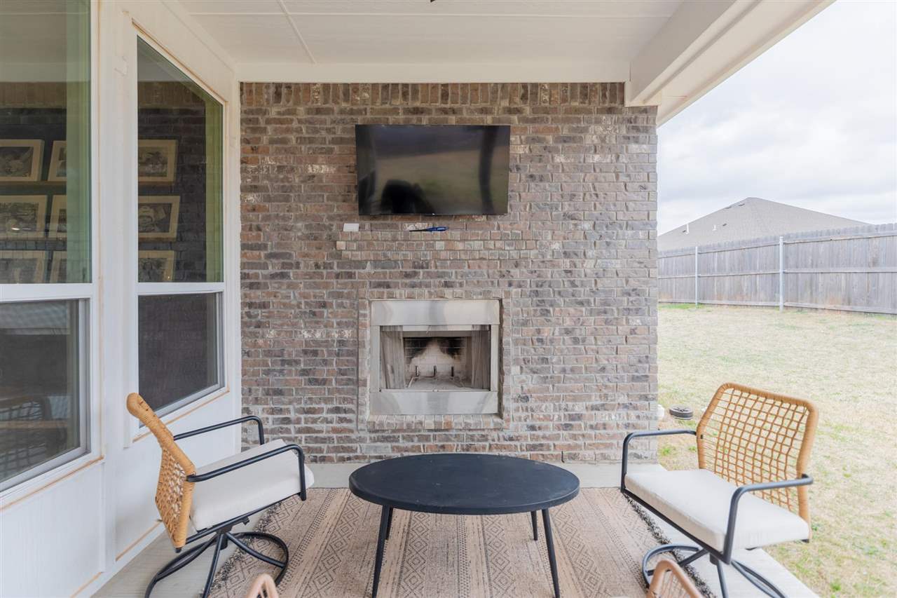 1809 W 25th Court