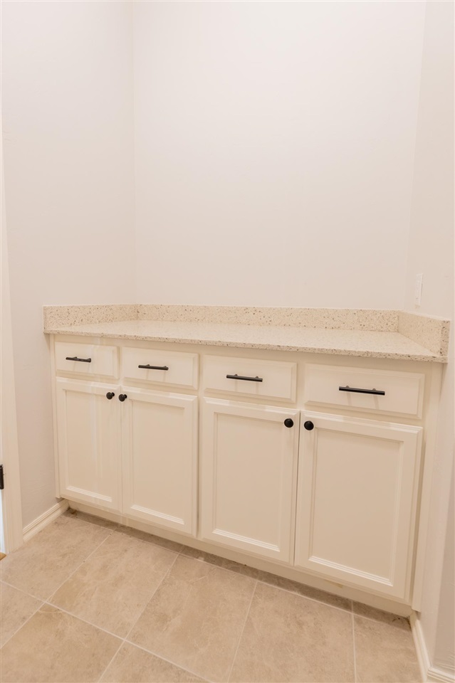 1809 W 25th Court