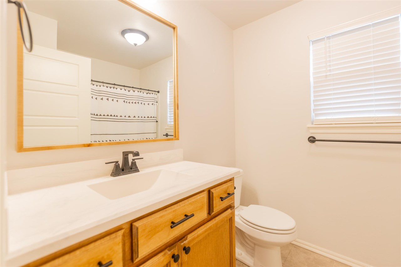 1809 W 25th Court