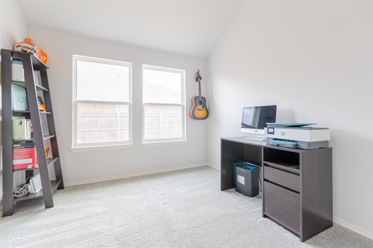 1809 W 25th Court