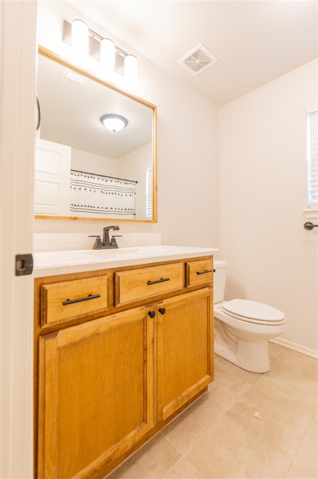 1809 W 25th Court