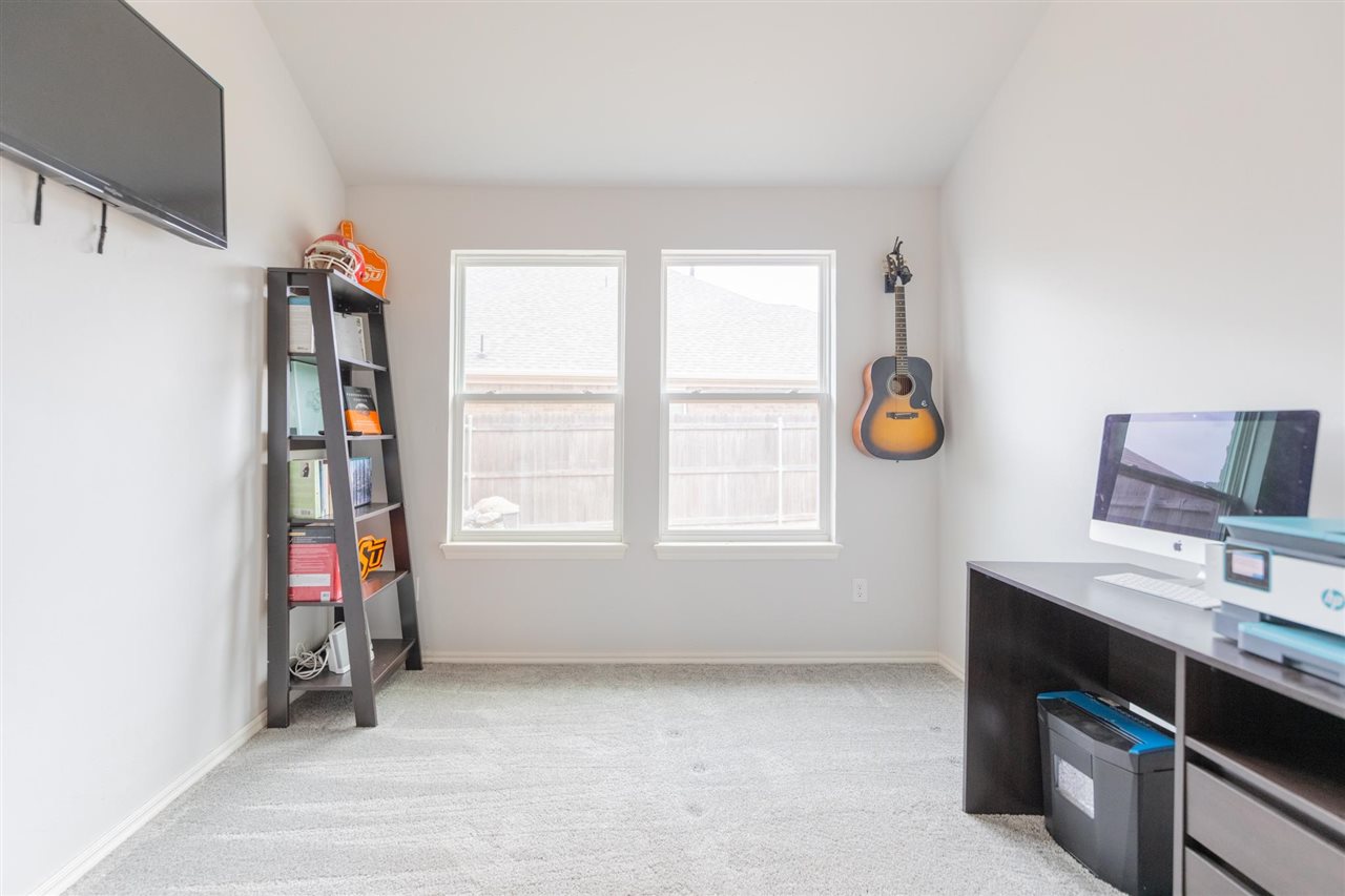 1809 W 25th Court