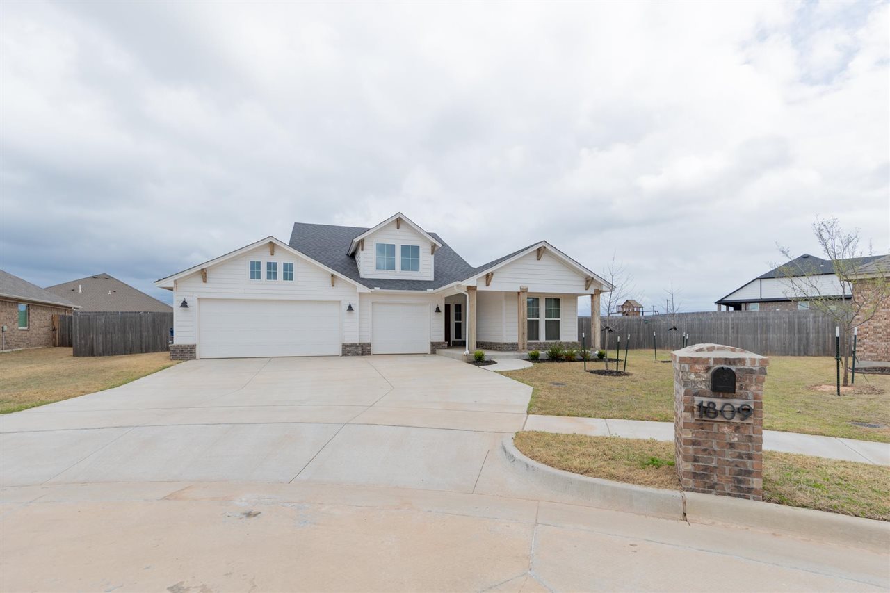 1809 W 25th Court