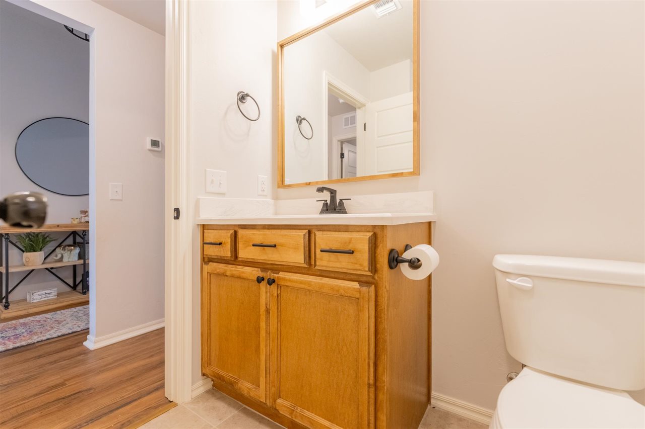1809 W 25th Court