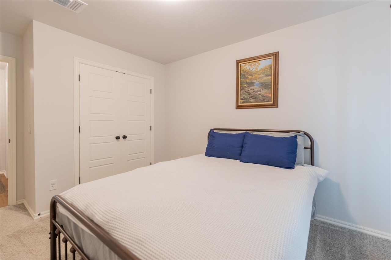 1809 W 25th Court