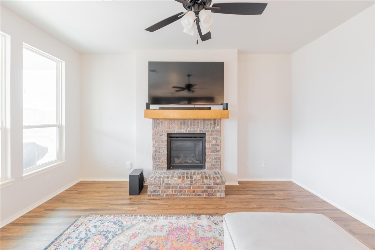 1809 W 25th Court