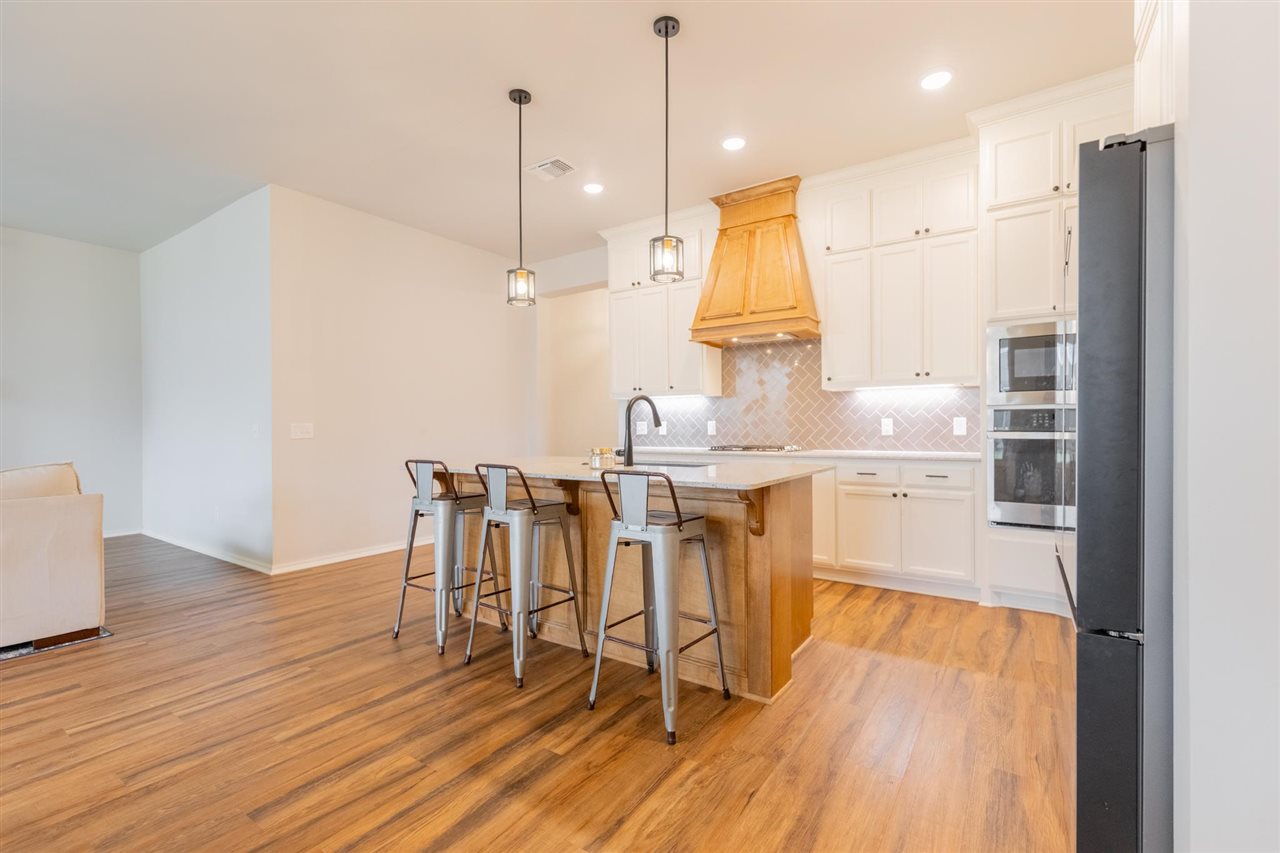 1809 W 25th Court