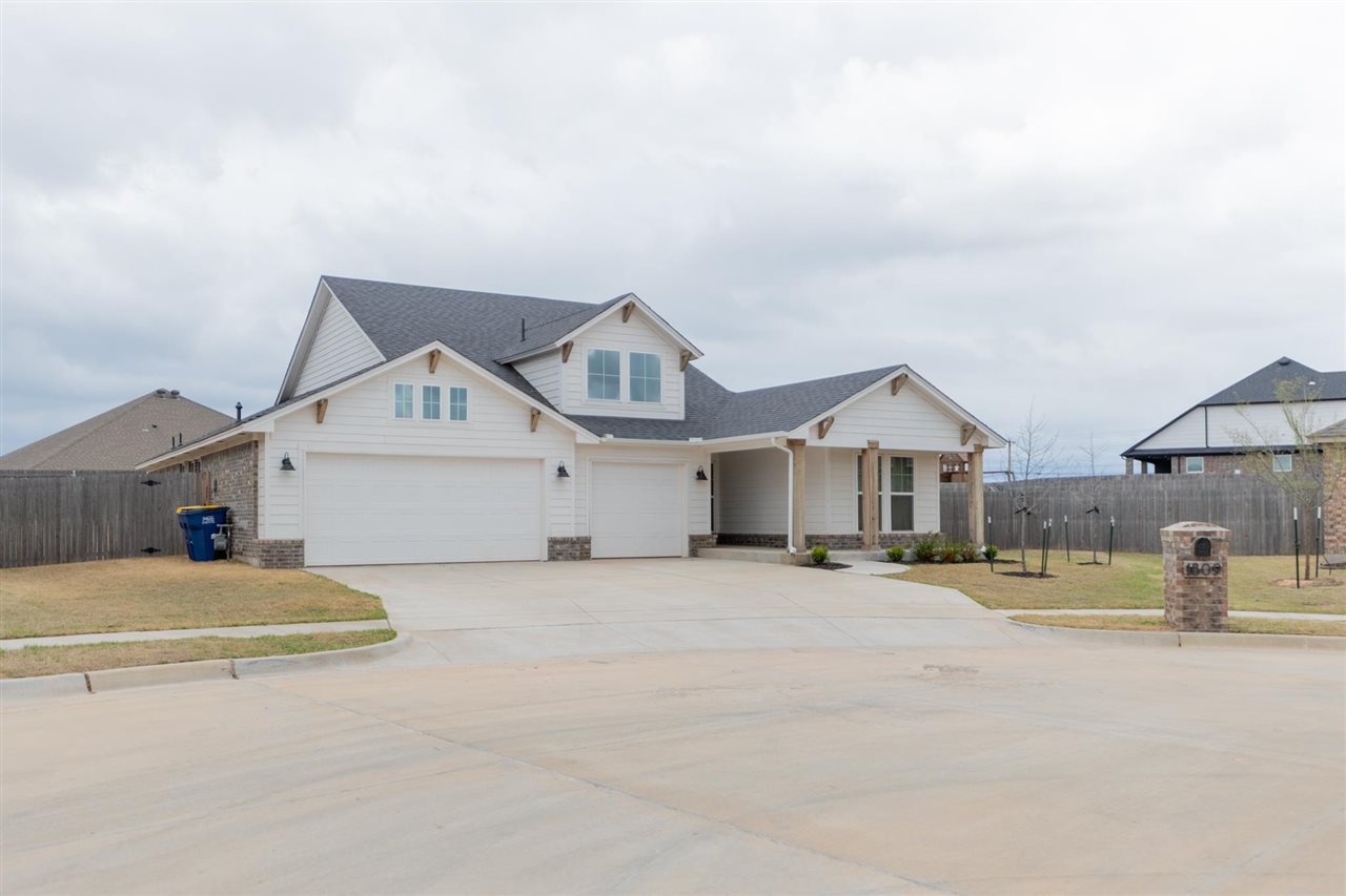1809 W 25th Court