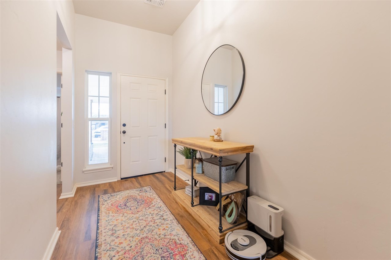 1809 W 25th Court
