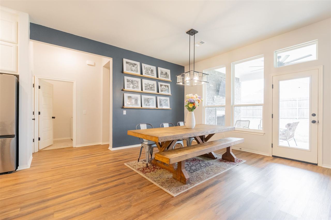 1809 W 25th Court