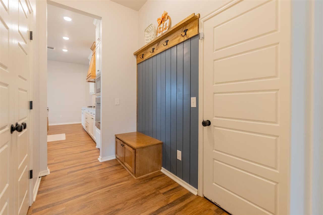 1809 W 25th Court
